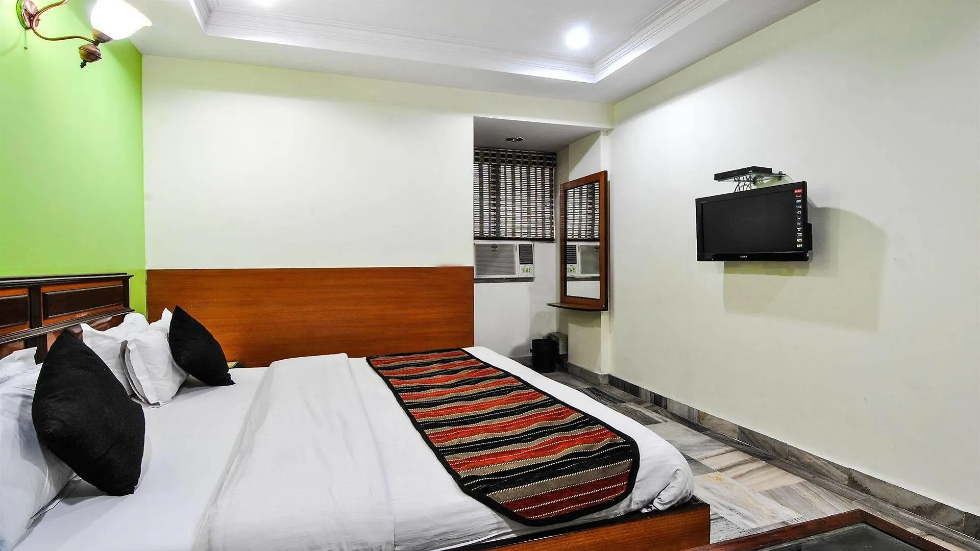 Hotel O Paharganj Near Railway Station New Delhi